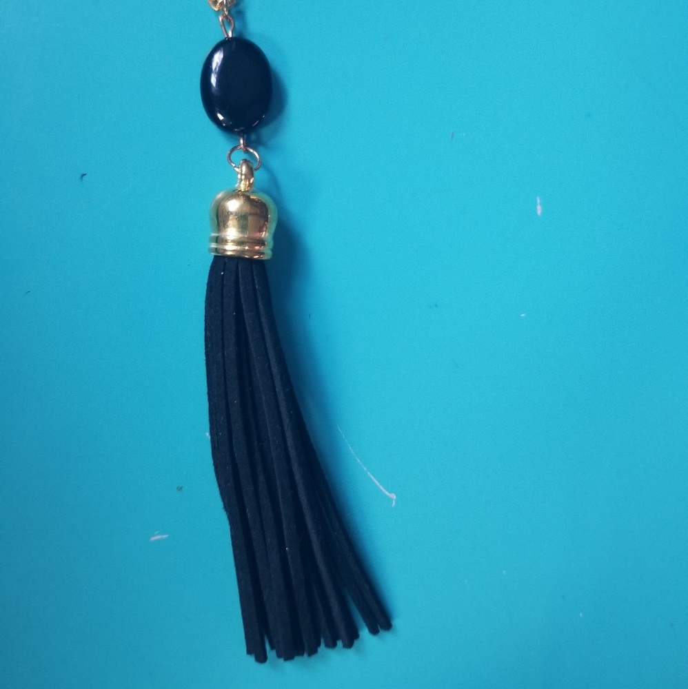 Black leather tassel & natural stine necklace